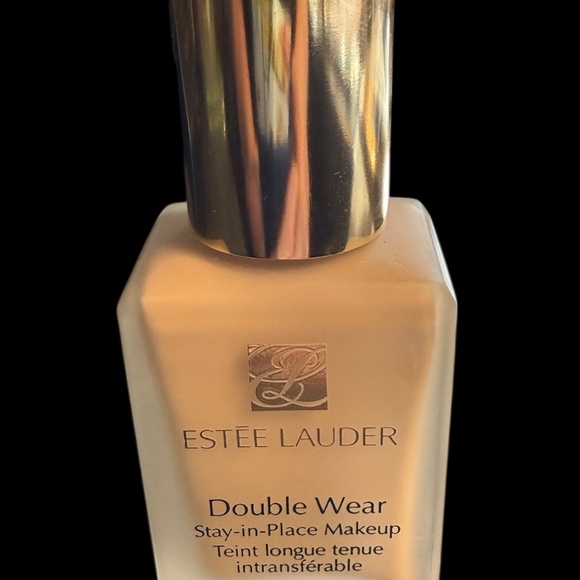 Estée Lauder Double Wear Stay-In-Place Foundation, 1 oz. 2N1 Desert Beige - Picture 4 of 5